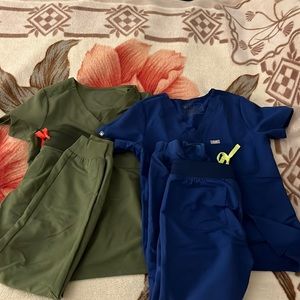 Figs XS top and pant set, 2 pairs